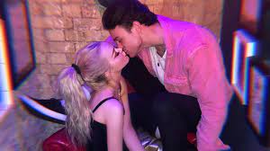 Actress dove cameron dated her descendants 2 costar thomas doherty for nearly four years before they split in december. Thomas Doherty Gushes About Dove Cameron I M Honored To Be Your Boyfriend Access