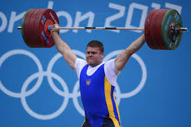 Bend your hips back and lower your torso, allowing your knees to bend as needed. Bodybuilding Powerlifting And Weightlifting