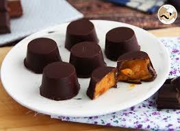 Bombom De Caramelo Salgado E Amendoas Receita Petitchef Recette Chocolat Recette Chocolat Maison Caramel Au Beurre Sale