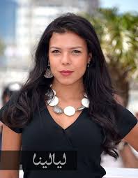 صور ناهد السباعي بإطلالة كلاسيكية من زمن الخمسينات موقع ليالينا Fashion Statement Necklace Sport Cars