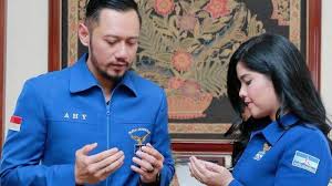 Bukan politikus, ternyata denny siregar lebih dikenal sebagai penulis dan penggiat media sosial. Istri Agus Yudhoyono Bersiteru Dengan Denny Siregar Ngadu Ke Jokowi Anak Saya Bahan Olokan Politik Tribun Medan
