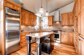 Kitchen set minimalis modern 2017 terbaru dapur. Dapur Di Rumah Kayu Dari Bar Pilihan Reka Bentuk Foto