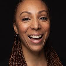 Lisa Ravenscroft's Instagram, Twitter & Facebook