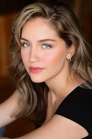 Sabrina Larsen's Instagram, Twitter & Facebook