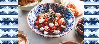 Une Vraie Salade Grecque Comme Au Grand Cafe D Athenes Salade Grecque Recette Salade Grecque Recette