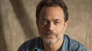 Gastón Pauls insiste en que la Tierra no es redonda y cuestionó la llegada  del hombre a la Luna: "No mientan más"