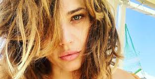 Ho voglia di te, alongside riccardo scamarcio, and paolo sorrentino's third movie the family friend. Laura Chiatti Oggi Selfie Al Contrario Fa Esplodere Mercanzia Che Delizia La Prospettiva