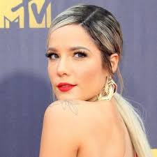 Halsey escondió miles de dólares para sus amigos en huevos de ...
