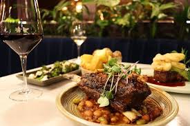 Ernesto's Restaurant & Bar