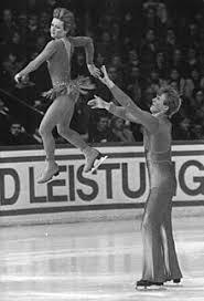 A camel spin is a figure skating spin that is done with the same body position as the spiral (arabesque). Figure Skating Jumps Wikipedia