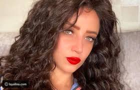 أقلقت الإعلامية المصرية رضوى الشربيني محبيها بعد أن ظهرت وهي تبكي وتتحدث عن الموت في بث مباشر لها عبر انستقرام حيث تساءل الجمهور عن سبب انهيارها