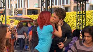 Later in the weight room, sam and finn discuss their insecurities with their bodies. Victorious Jade And Cat Kiss