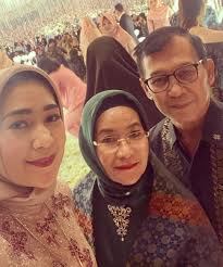 7 Potret Erin Bareng Keluarga, Mertua Tajir Andre Taulany yang Jarang  Tersorot