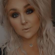 Danielle Kay (daniellekh)