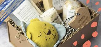 As a new parent, it's hard to wrap your head around all the things you'll need to take care of a little one: Baby Shower Gift Ideas 2021 Glamour Uk