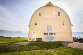 Contact big yellow barn in belgrade on weddingwire. A Charming Diy Wedding At Big Yellow Barn Near The Bridgers Montana Wedding Photographer Big Sky Wedding Photographer Becky Brockie