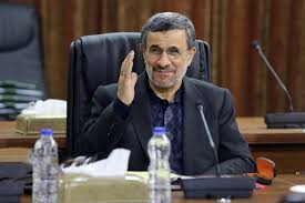 لحظه دیدار محمود احمدی نژاد با فرزندان رهبر شهید