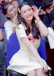 Lý nhã kỳ trong buổi lễ sắc phong là công chúa châu á tại phillipies. Ly Nha Ká»³ Gay Sá»'t Vá»›i Style NhÆ° Em ChÆ°a 18 NgÆ°á»i Khen Tráº» NgÆ°á»i Láº¡i Tháº¥y Sai Sai Tháº¿ Nao