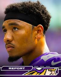 Minnesota #Vikings G Dalton Risner will be starting at RG today in place of Ed  Ingram 👀 #SKOL