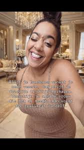 Schaam je niet om jezelf te uiten en te zijn wie je daadwerkelijk bent. Als  jij blijft vasthouden aan wat mensen vinden en zeggen dan kies je er zelf  voor om je klein te houden. Dat is niet wat hun ...