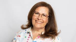 Lisa Lavender's Instagram, Twitter & Facebook