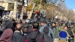 فرارو - دفتر امام جمعه جونقان به آتش کشیده شد