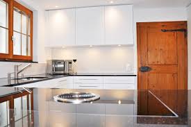 Kreieren sie mit den vielfältigen möglichkeiten durch nobilia elements ihre ganz individuelle küche. Kuche Mit Viel Stauraum Und Neuer Decke Mit Integrierter Beleuchtung Danuser Herisau