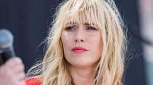 Risk taker, daily scribbler, heart searcher, art maker, limit breaker, big sister, body shaker. Natasha Bedingfield Hoffnungsvolles Update Nach Der Hirn Op Ihres Sohnes Gala De