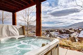 This charming modern cabin in summit park is a great choice for adventurous groups or large families. Log Cabin Holiday Home Park City