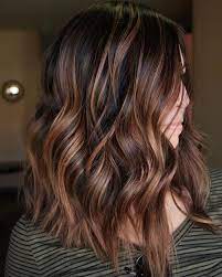 Black Bob With Reddish Brown Highlights Wavyhair Blackhair Hairhighlights Caramel Brown Hair Brown Hair Balayage Brown Hair Shades
