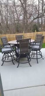 Gather with loved ones for a meal in your favorite outdoor space using these stylish broyhill legacy thornwood high dining chairs. Broyhill Legacy Thornwood Cushioned Swivel Patio High Dining Chairs 6 Pack Big Lots