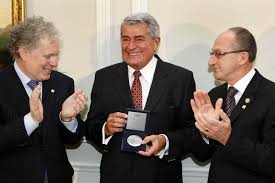 Aimant la stabilité, celui qui propose vivement dimanche sur france 2 depuis deux dont dany, qui a mis un terme à sa parenthèse américaine et à son mariage avec maurice jarre. Michel Louvain Honore Par L Assemblee Nationale La Presse