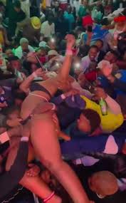 Crazy concert groping - ThisVid.com