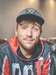 Cory Roe's Instagram, Twitter & Facebook