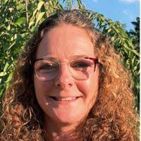 Julie Canfield's Instagram, Twitter & Facebook