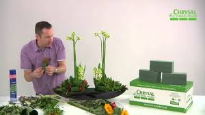 Oasis floral foam retains water and keeps the stems never reuse old oasis floral foam because it may contain microorganisms that will harm new cut flowers. Beautiful Arrangement With Chrysal Floral Foam Elite Blumen Gestecke Blumenarrangements Blumengestecke