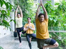 Nitin tendulkar & ajit tendulkar tendulkar's dream young sachin had aspired of being a fast bowler. Sachin Tendulkar Celebrates Father S Day By Performing Yoga With Kids