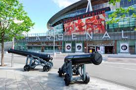 Původní stadion byl navržen renomovaným fotbalovým architektem archibaldem leitchem. Emirates Stadium Tour And Three Course Meal At London S Shaka Zulu For Two