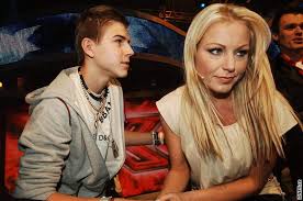 Zpěvačka martina pártlová přivedla ve středu na svět císařským řezem holčičku a dala jí jméno stella! Fotogalerie David Gransky A Martina Partlova
