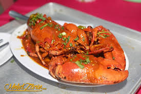 Selain menu menarik seperti mee ketam dan juga mee udang, deretan kedai makan di tepian pcb ini turut menyajikan hidangan menu sotong celup tepung, ikan celup tepung, udang celup tepung dan pelbagai hidangan lain berasaskan sumber laut. Mee Udang Ketam Sempoii Diraja