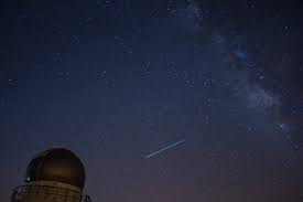 Surges Of Up To 100 Meteors Per Hour Will Light Up The Indiana Skies During The 2020 Lyrid Meteor Shower This April In 2020 Lyrid Meteor Shower Meteor Shower Meteor