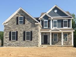 The irregular surface details and chiseled textures of stack ledge are transformed to be installer friendly by squaring the edges, thus allowing for a tighter fit. Elkwood Weather Ledge Dutch Quality Stone Veneer Stone Exterior Houses Dream House Exterior House Exterior