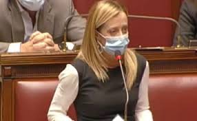 . mussolini ha fatto diversi errori, le leggi razziali, l'ingresso in guerra, e comunque il suo era un sistema autoritario. Giorgia Meloni Contro Giuseppe Conte Alla Camera Ha Distrutto L Italia E Ora Vuole Governare Con Un Gruppo Di Disperati Libero Quotidiano