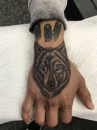 Black And Grey Wolf Tattoo Black And Grey Wolf Hand Tattoo Haender