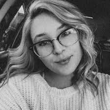 Elisha Potts's Instagram, Twitter & Facebook