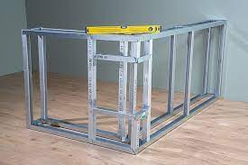 Sie setzen sich aus glatten, bodenlangen stoffbahnen zusammen und beziehen immer dort stellung, wo sie ihre wichtigste funktion erfüllen sollen. Raumteiler Aus Gipsplatten Selber Bauen Anleitung Selbermachen De