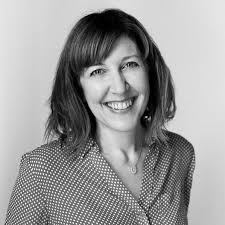 The Design Aglow Posing Guide for Wedding Photography: 100 Modern Ideas for  Photographing Engagements, Brides, Wedding Couples, and Wedding Parties:  Hyde, Lena: 9780385344784: Amazon.com: Books