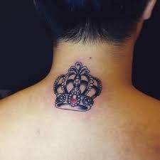 Una de estas jugadas llegó luego de una acción individual del mexicano, en la que asistió al colombiano luis díaz en los linderos del área y con un taquito de espaldas al movimiento de su compañero. King Crown Tattoo Neck Novocom Top