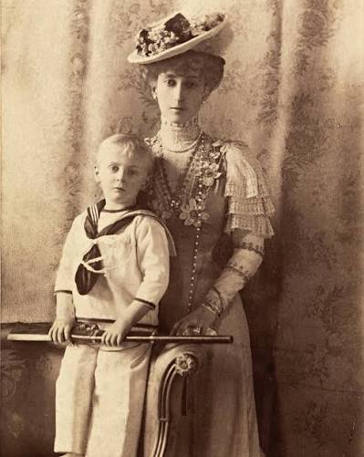Royal style in the 1900s 👑 I've been covering the style of the royals in the first decade of the 1900s this week and have talked about their romanticism, their opulence, and