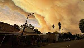 The fire started near cherry gardens just after 4pm on sunday. Cherry Gardens Bushfires Hits Emergency Status Act Now Fiveaa